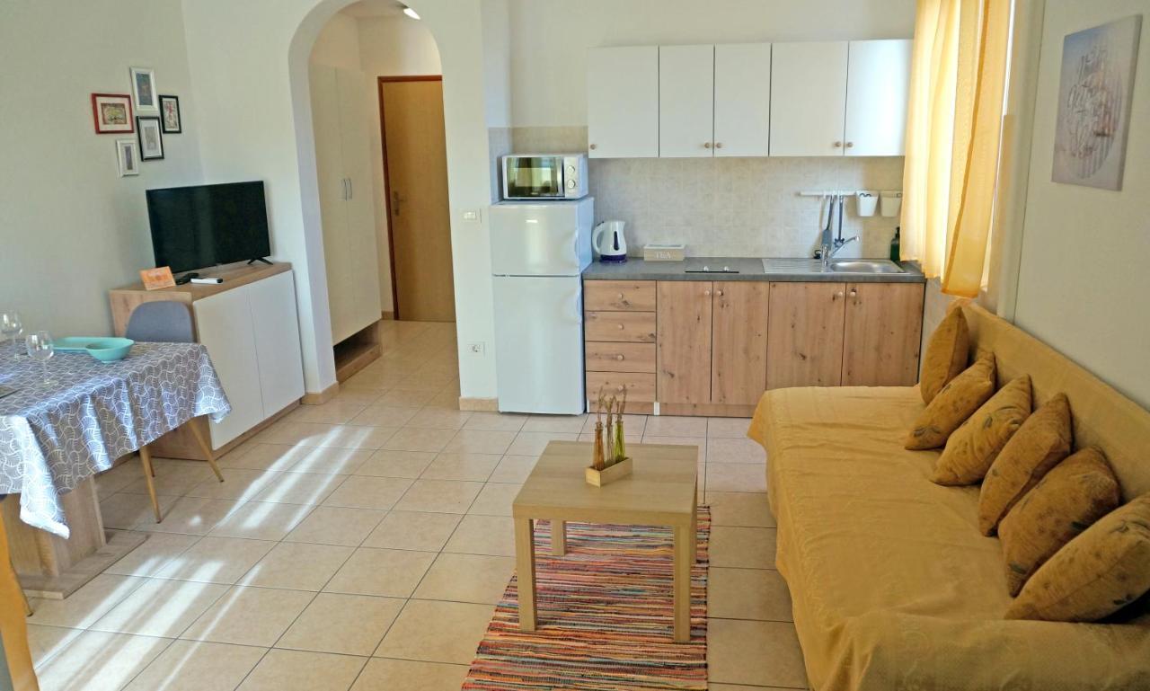 Studio Apartment Michelle - Intermezzo With Sea View Rabac Exterior photo