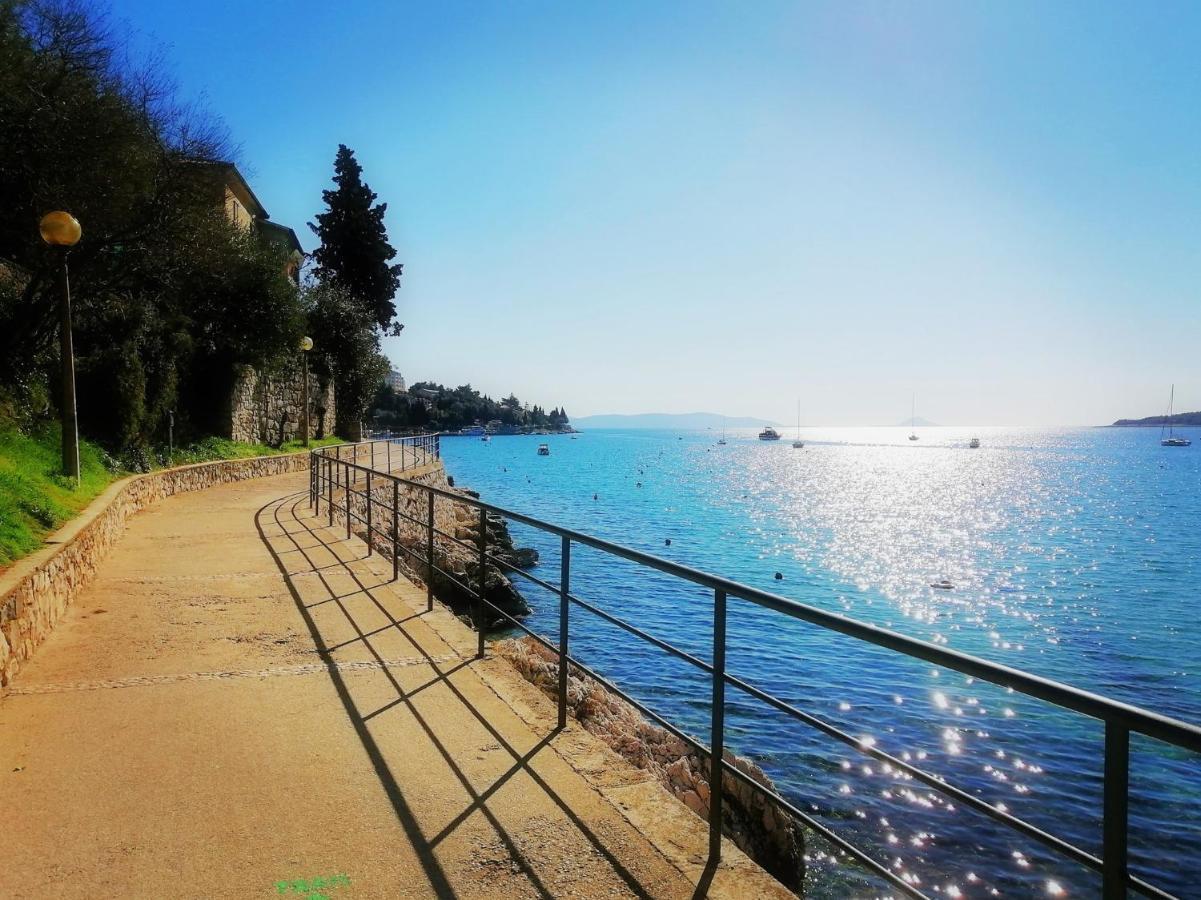 Studio Apartment Michelle - Intermezzo With Sea View Rabac Exterior photo