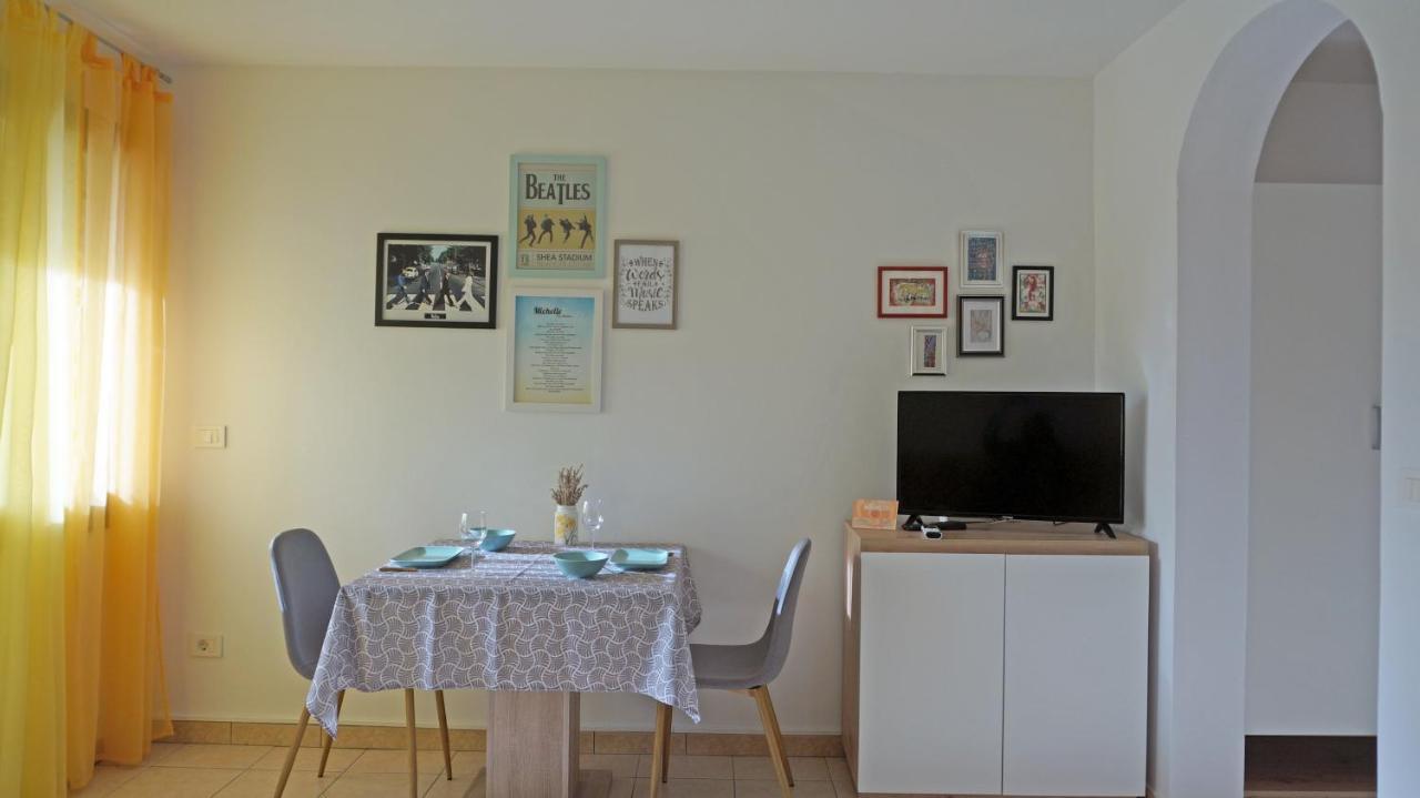 Studio Apartment Michelle - Intermezzo With Sea View Rabac Exterior photo