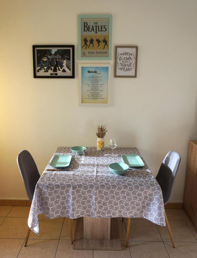 Studio Apartment Michelle - Intermezzo With Sea View Rabac Exterior photo