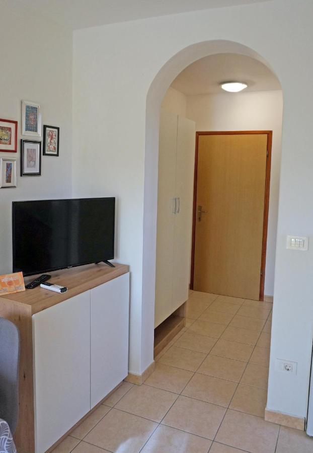 Studio Apartment Michelle - Intermezzo With Sea View Rabac Exterior photo